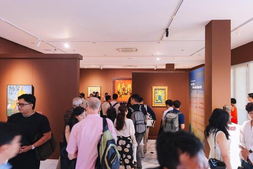 Khách tham quan Bảo tàng Nghệ thuật Quang San