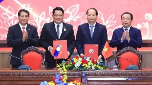 Hai Thủ đô ký kết tăng cường hợp tác trong công tác tuyên giáo và dân vận. (Ảnh: Quang Thái)