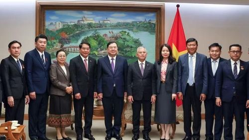 Các đại biểu tham dự buổi cuộc tiếp.