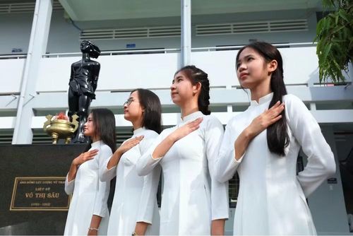 Nữ sinh Trường trung học phổ thông Võ Thị Sáu.