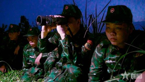 Cán bộ, chiến sĩ Bộ đội Biên phòng tỉnh An Giang mật phục, tuần tra xuyên đêm trên biên giới nhằm kịp thời phát hiện, ngăn chặn các loại tội phạm.