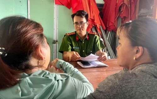 Tham gia nắm bắt tâm tư, tình cảm các hộ dân.