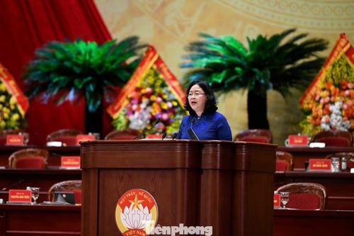 Chủ tịch Ủy ban Trung ương MTTQ Việt Nam Bùi Thị Minh Hoài trình bày diễn văn bế mạc đại hội. (Ảnh: Như Ý)