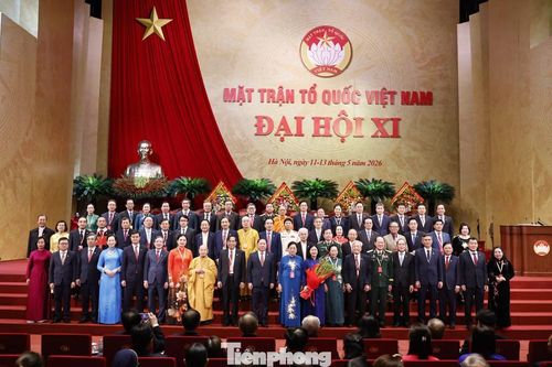 Đoàn Chủ tịch Ủy ban Trung ương MTTQ Việt Nam khóa XI, nhiệm kỳ 2026 - 2031 ra mắt đại hội. (Ảnh: Như Ý)