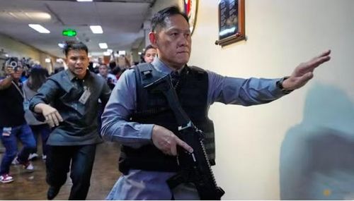 Cảnh tượng hỗn loạn trong Thượng viện Philippines ngày 13/5. (Ảnh: Reuters)