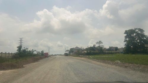 Một số đoạn có mặt bằng nhưng đơn vị thi công chưa triển khai