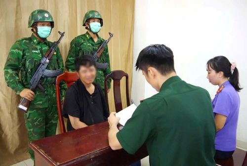 Đối tượng Đỗ Quốc Hưng làm việc với Cơ quan điều tra.