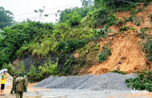 Dù công tác khắc phục hậu quả đã được triển khai quyết liệt, song UBND tỉnh Cao Bằng thẳng thắn nhận định: Nhận thức của một bộ phận chính quyền cơ sở và người dân về phòng ngừa thiên tai vẫn chưa đầy đủ.