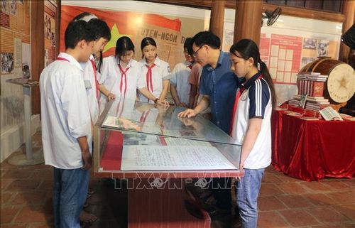 Những thông tin, tư liệu quý về Bác được trưng bày tại khu lưu niệm.