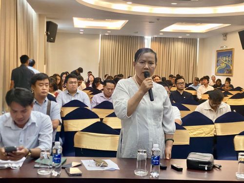 Một doanh nghiệp nêu ý kiến về vướng mắc trong các thủ tục hành chính.