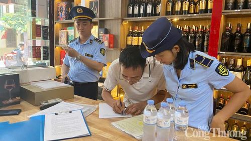 Đẩy mạnh công tác tuyên truyền, ký biên bản cam kết không tiêu thụ hàng giả, hàng lậu, hàng kém chất lượng, đảm bảo vệ sinh an toàn thực phẩm tại các cơ sở kinh doanh.