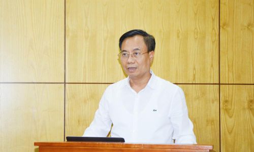  Đồng chí Đinh Đức Cảnh phát biểu tại hội nghị. 