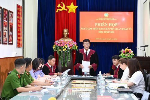 Phó Chánh án Tòa án nhân dân tỉnh Võ Văn Hải khai mạc phiên họp.