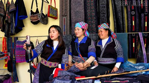 Người dân tộc vùng cao đã biết kinh doanh trên nền tảng số.