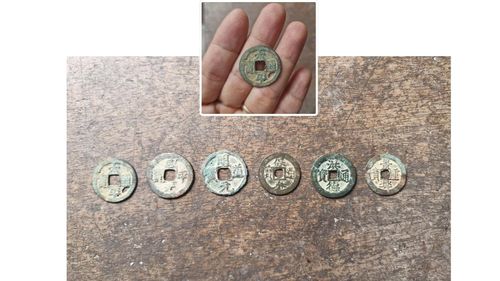 Những đồng tiền xu cổ của các triều đại phong kiến Việt Nam trong bộ sưu tập của ông Thành.
