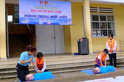 Tập huấn cho trẻ có kỹ năng phòng, chống đuối nước (Ảnh tư liệu)