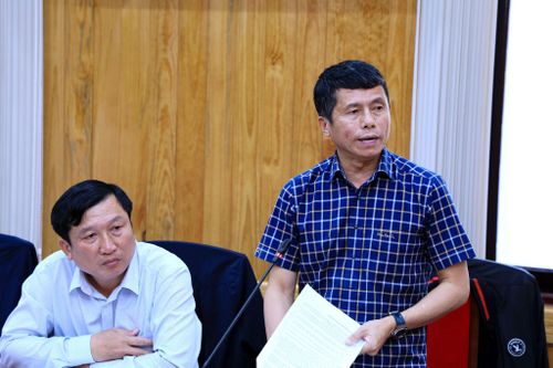 Lãnh đạo Sở Xây dựng Lâm Đồng báo cáo về tình hình khắc phục sạt lở, hư hỏng hạ tầng giao thông do mưa bão năm 2025