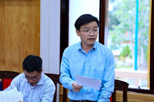 Lãnh đạo Ban Quản lý dự án đầu tư xây dựng số 1 báo cáo việc quản lý, duy tu các tuyến đường đèo được giao