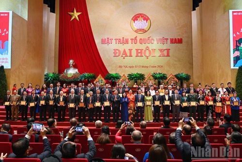 Đại hội chia tay các đồng chí Ủy viên Ủy ban Trung ương Mặt trận Tổ quốc Việt Nam khóa X thôi không tham gia khóa XI. Ảnh: Báo Nhân Dân