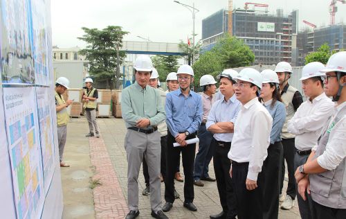 Thứ trưởng Bộ Xây dựng Nguyễn Văn Sinh kiểm tra, đôn đốc triển khai thực hiện các dự án nhà ở xã hội trên địa bàn TP Hải Phòng, ngày 22/4.