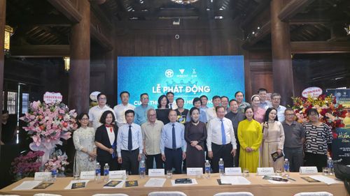 Đại biểu và Ban tổ chức tại Lễ phát động