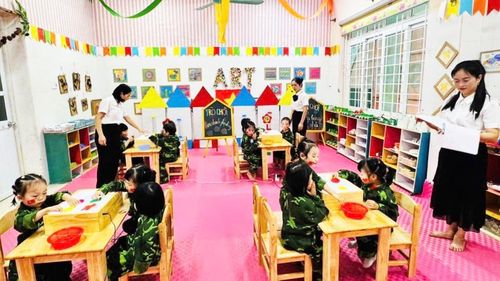 Hoạt động ngoại khóa giàu tính trải nghiệm góp phần gieo những “hạt mầm” yêu nước trong tâm hồn trẻ thơ.