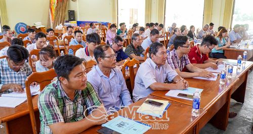 Đại biểu tham dự buổi tập huấn bồi dưỡng nghiệp vụ cho đội ngũ hoà giải viên ở cơ sở trên địa bàn xã Đất Mũi.