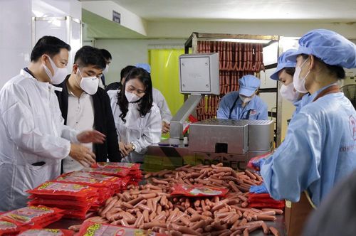 Bộ Y tế đề xuất thành lập cơ quan quản lý an toàn thực phẩm ở trung ương trực thuộc Bộ. Ảnh: baovanhoa.vn