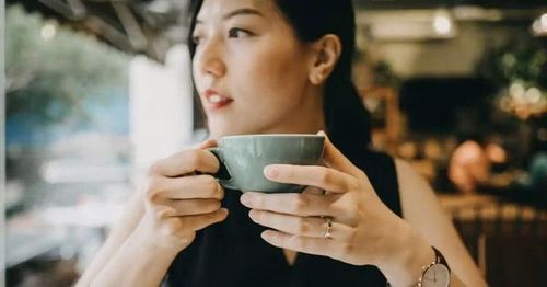 Caffeine có thể tạm thời làm giảm cảm giác đói nhưng không thực sự giúp bạn no lâu.