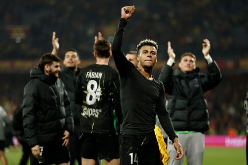 Paris Saint-Germain khẳng định vị thế thống trị bóng đá Pháp khi đánh bại RC Lens 2-0 ở trận cầu tâm điểm vòng áp chót Ligue 1 rạng sáng 14/5.