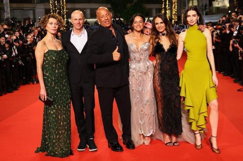  Vin Diesel bên nhà sản xuất phim, bạn diễn Michelle Rodriguez, Jordana Brewster và con gái của Paul Walker. Ảnh: REUTERS. 
