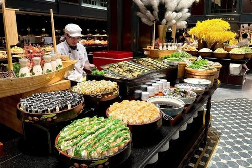 Bên trong nhà hàng Maison Sen ở phường Thanh Xuân, Hà Nội.