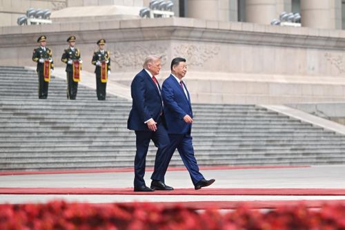  Chủ tịch Trung Quốc Tập Cận Bình chào đón Tổng thống Mỹ Donald Trump tại Đại lễ đường Nhân dân vào thứ Năm ở Bắc Kinh, Trung Quốc. Ảnh: Reuters. 