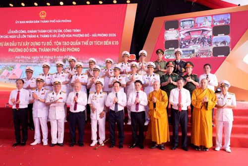 Phó Thủ tướng Chính phủ Lê Tiến Châu cùng lãnh đạo TP Hải Phòng và các đại biểu dự lễ tại điểm cầu trung tâm Bến K15, phường Đồ Sơn