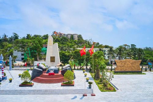 Không gian tưởng niệm tại quần thể di tích Bến K15 sau khi được tu bổ, tôn tạo khang trang, trang nghiêm