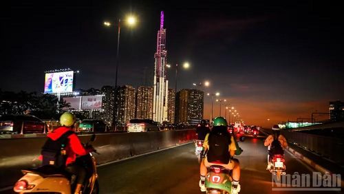 Thành phố Hồ Chí Minh giữ vai trò trung tâm phân phối khách, trung tâm doanh nghiệp lữ hành, truyền thông, đầu tư và kết nối quốc tế hàng đầu cả nước. (Ảnh: THÀNH ĐẠT)