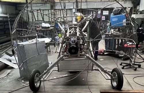 JUNNO được phát triển dựa trên nguyên lý của paramotor, vốn phổ biến trong lĩnh vực giải trí và thể thao. Tuy nhiên, UAV vận tải này được điều khiển tự động để vận chuyển nhiều loại hàng hóa khác nhau.
