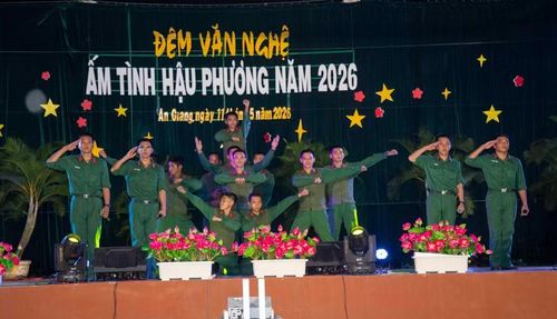 Một tiết mục trong Đêm văn nghệ "Ấm tình hậu phương".