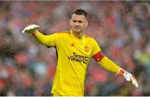 Tom Heaton vừa bước sang tuổi 40 nhưng vẫn nằm trong kế hoạch của ban lãnh đạo “Quỷ đỏ” cho mùa giải tới. Ảnh: Internet.