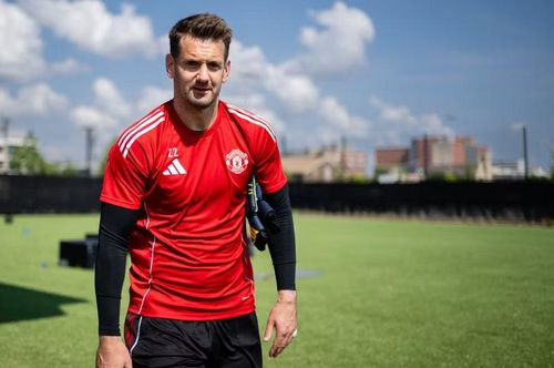 Sau đó, Tom Heaton lần lượt khoác áo Cardiff City, Bristol City, Burnley và Aston Villa trước khi trở lại MU vào năm 2021. Ảnh: Internet.