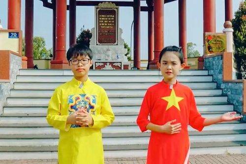 Em Nguyễn Trần Nhật Hoa và Hồ Đăng Khoa kể chuyện về quê hương mình.
