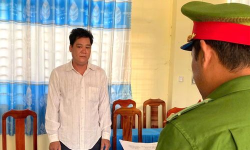 Tống đạt các quyết định khởi tố vụ án, khởi tố bị can đối với Đỗ Văn Quý.