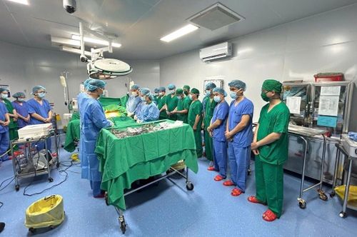 Các y, bác sĩ tri ân nghĩa cử cao đẹp của anh Nguyễn Thanh Tùng.