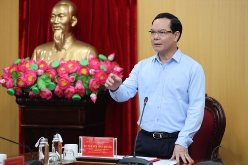 Bộ trưởng Bộ Dân tộc và Tôn giáo Nguyễn Đình Khang phát biểu tại buổi làm việc. Ảnh: Lê Anh Dũng