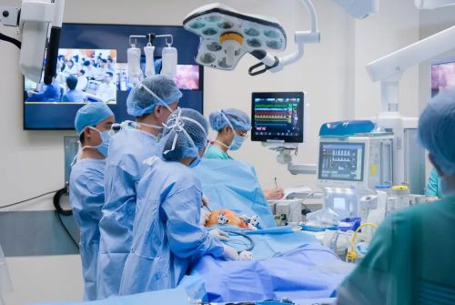  Thông qua các ca thị phạm này, hội nghị sẽ giới thiệu đầy đủ các kỹ thuật điều trị ung thư dạ dày từ giai đoạn sớm đến giai đoạn tiến triển 