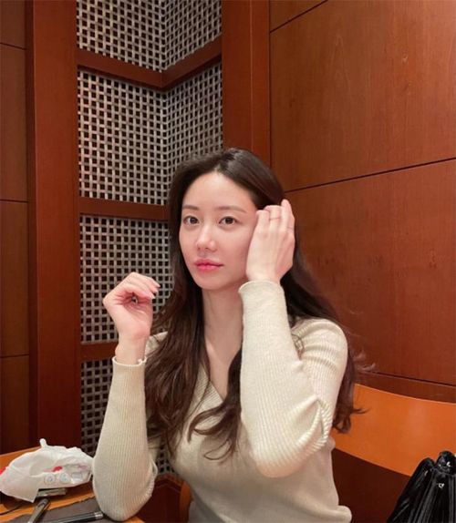 Han Groo vốn được biết đến là một trong những mỹ nhân sở hữu vóc dáng nổi bật của màn ảnh Hàn Quốc.