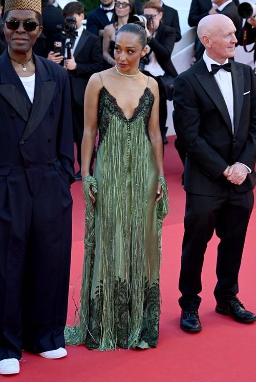 Ruth Negga một lần nữa tỏa sáng với Dior và Chopard, giữ trọn khí chất sang trọng trên thảm đỏ khai mạc. Ảnh: Getty Images