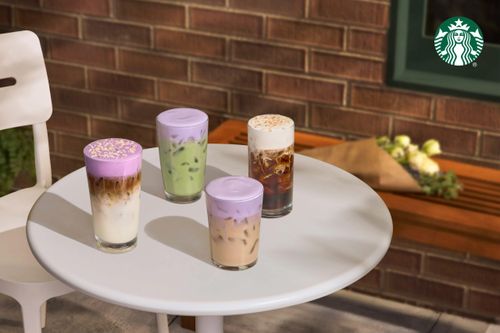 Starbucks đã tung ra các dòng đồ uống từ ube, thậm chí có cả món matcha ube với màu xanh tím bắt mắt.