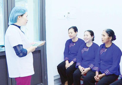 Truyền thông, giáo dục sức khỏe cho phụ nữ tại Trạm Y tế Đồng Kỳ.