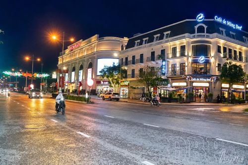 Một góc trung tâm phường Điện Biên Phủ về đêm.